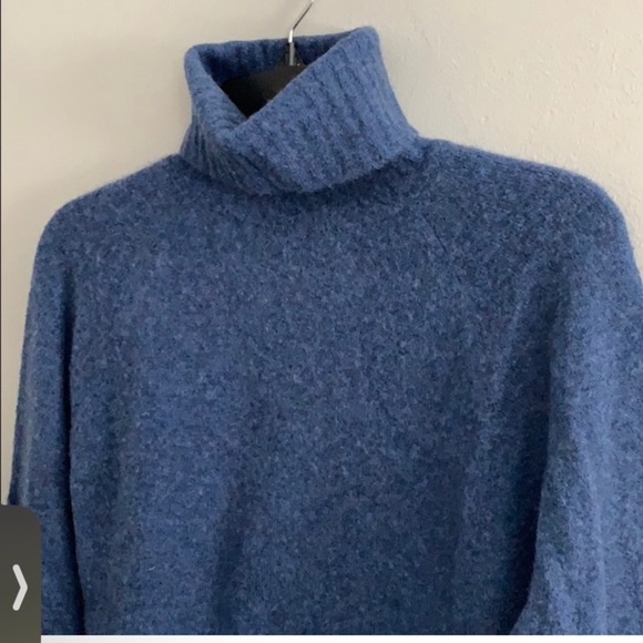Club Monaco Cashmere Blend Turtleneck Sweater size M Blue Long Sleeve soft - Picture 4 of 9
